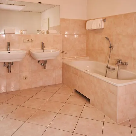 Guest house Haus Am Bach - Gemuetliche Pension Allershausen