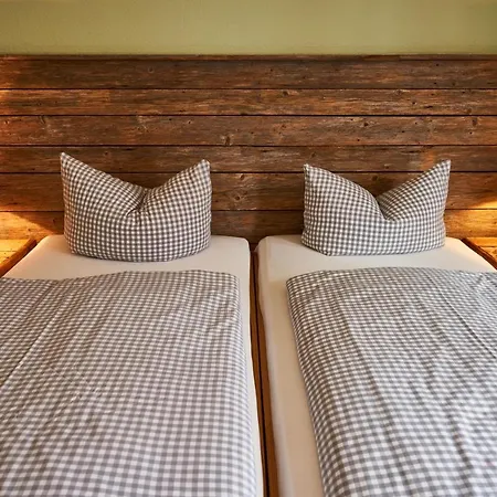 Guest house Haus Am Bach - Gemuetliche Pension Allershausen