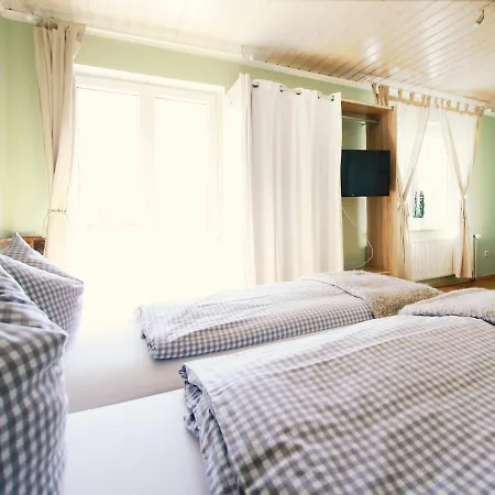 Guest house Haus Am Bach - Gemuetliche Pension Allershausen