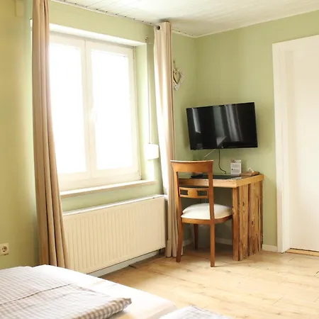 Haus Am Bach - Gemuetliche Pension Guest house Allershausen