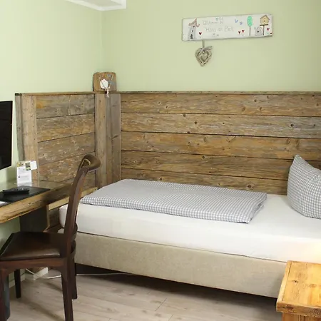 Haus Am Bach - Gemuetliche Pension Guest house Allershausen
